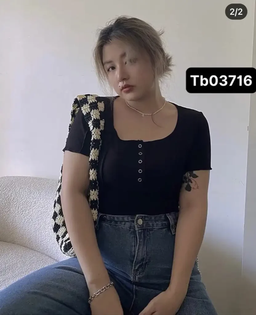 Áo croptop bigsize AT06 màu đen, chất liệu thun gân, tôn dáng người mặc